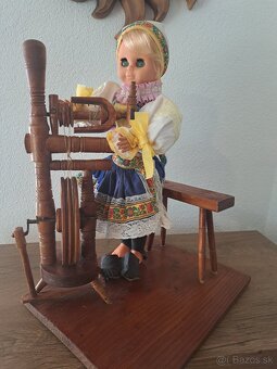 Kolovrátok s bábikou v kroji - 3