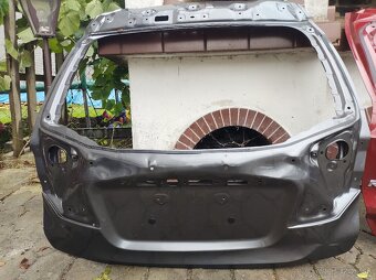 Toyota CHR-Toyota Proace city-Toyota RAV4-zadná kapota - 3