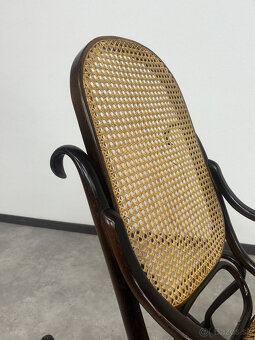 Hojdacie kreslo Thonet s ratanovým výpletom - 3