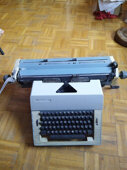 pisaci stroj - 3
