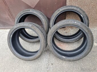 235/40 R19 Continental letné - 3
