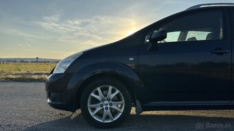 Toyota Corolla Verso - 3