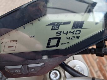 Yamaha MT09 - 3