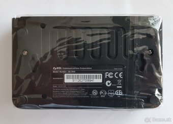 ZYXEL Switch ES-105E - 3