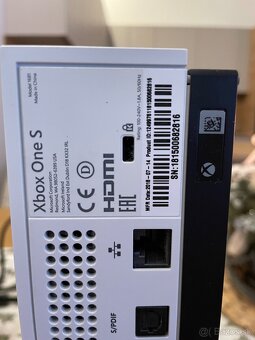 Xbox One S + dva ovladace + Kinect - 3