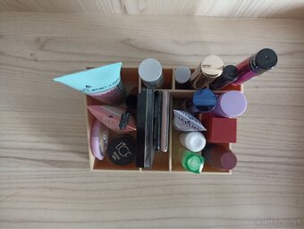 Stolný organizér – box na kozmetiku. - 3