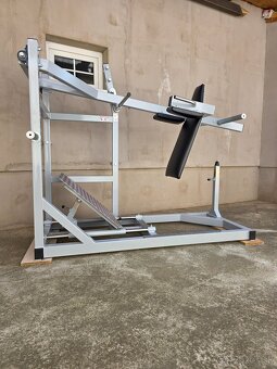 Pendulum squat - 3