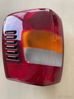 Jeep Grand Cherokee zadné svetlá 2002 - 3