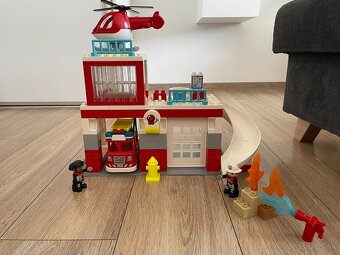 LEGO DUPLO 10970 Hasičská stanica a vrtuľník - 3