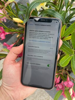 iPhone XR Coral 128 GB – zachovalý, s krytmi - 3