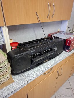 Kazetové radio. - 3