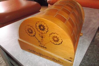 CHLEBNIK PLUS OZDOBNY PORCELAN NA STENU - 3