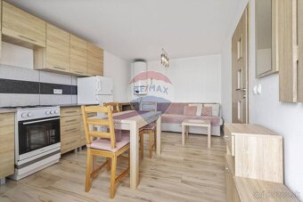 PREDAJ : pozemok 1323 m2, dve bytové jednotky, Štvrtok na Os - 3