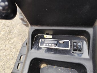 Detský traktor na baterky s vlečkou - 3