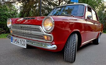 Predám FORD CORTINA - 3