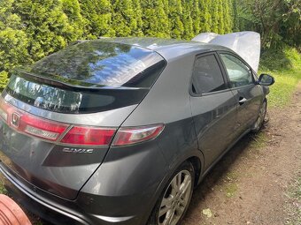 Predám havarovanú hondu civic - 3