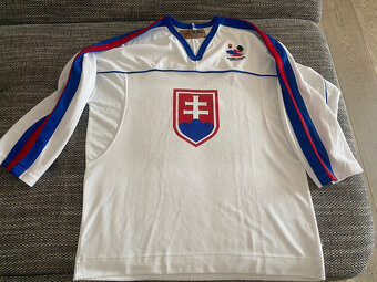Dva hokejové dresy - 3
