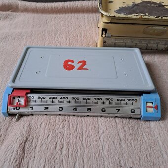 Stará váha 3ks. Cena spolu 30 EUR. Len spolu - 3