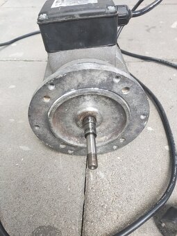 Elektromotor s prírubou - 3