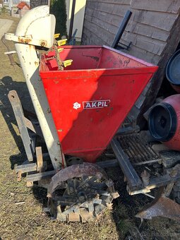 Predám sadzač zemiakov Akpil - 3