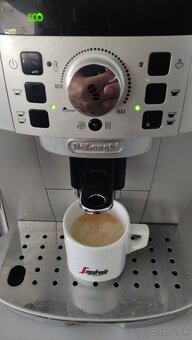 Predam kavovar Delonghi Magnifica S - 3
