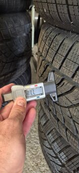 245/40R19 zimné Goodyear - 3