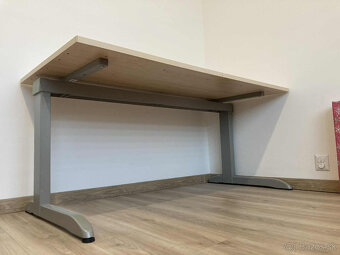 Kvalitný kancelársky stôl + uzamykateľný kontajner - 3