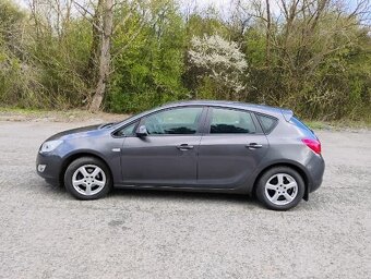 Opel Astra J 1,4 74 kw - 3