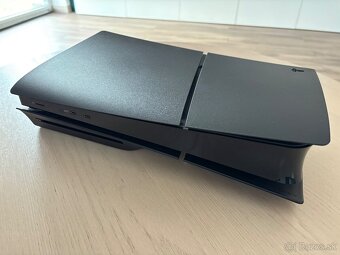 Originálny čierny kryt pre PlayStation 5 Slim - 3