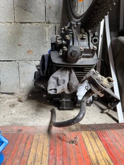 Motor yuki 125 - 3
