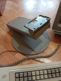 IBM monitor plus klávesnica - 3