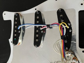 Kompletný pickguard Fender American Standard - 3