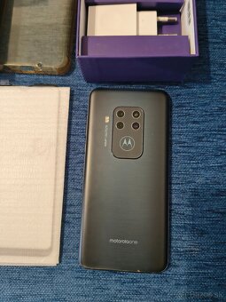 Predám -- Motorola ONE ZOOM, 4GB/ 128GB - 3