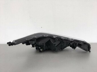 TOYOTA COROLLA E21 HB KOMBI 19- ĽAVÉ PREDNÉ SVETLO - 3