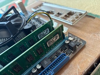 Predám set  i3 530, 4GB DDR3 1333MHz, Asus P7H55-M - 3