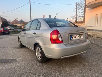 Hyundai Accent - 3