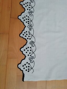 STAROŽITNÝ OBRUS RUČNE VYŠÍVANÝ - 3