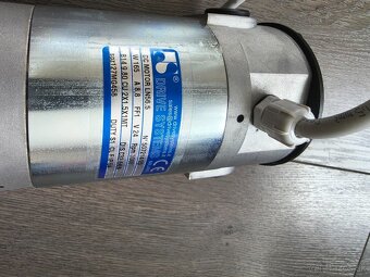 Predám elektromotor s prevodovkou 24VDC - 3