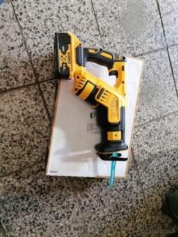AKU CHVOSTOVA PÍLA -18V DEWALT DCS367N--170€ - 3