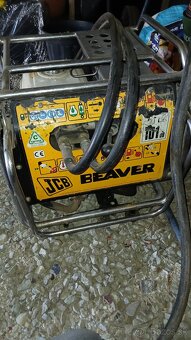 Predám JCB beaver generátor (benzín) + kladivo - 3
