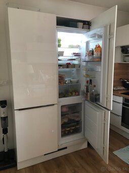 Vstavaná chladnička s mrazničkou aj so skriňou - 3