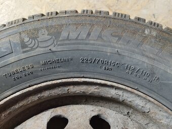 Predám pneumatiky s diskami 225/70R15C - 3