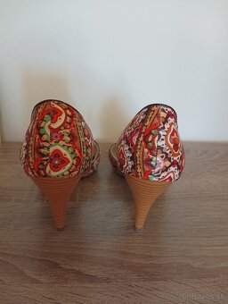 2x látkové lodičky č. 39, 38 - 3