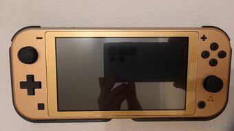 Predám Nintendo Switch Lite Hyrule Edition + 2 Obaly v cene - 3