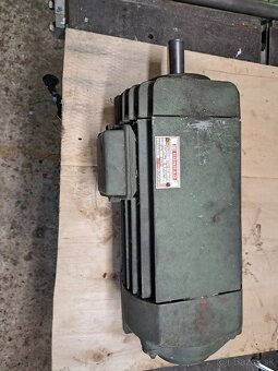 Predám elektromotor CONRAD - 3