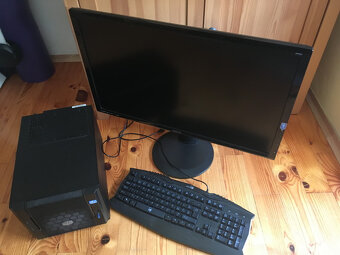 PC zostava Intel Core i7 3770 GTX1650 27"LCD monitor - 3