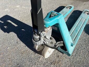 Predám nový paletový vozík 2500kg - 3