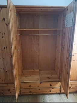 Skriňa z masívu - 3