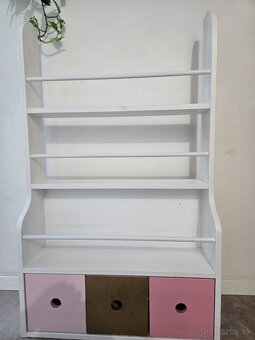 Polička na knihy - 3