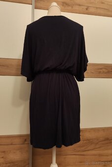 Tmavomodré padavé letné šaty - 3